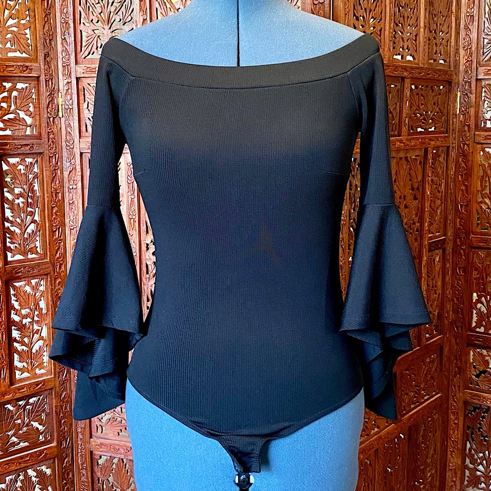 BLACK BODYSUIT BELL SLEEVES